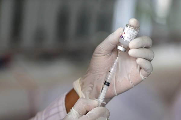 La vacuna de Oxford contra el Covid-19 estaría disponible para la venta el 3 de noviembre