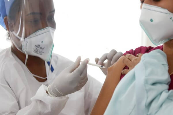 El país ha destinado 2 billones de pesos para vacunas, dice Minsalud
