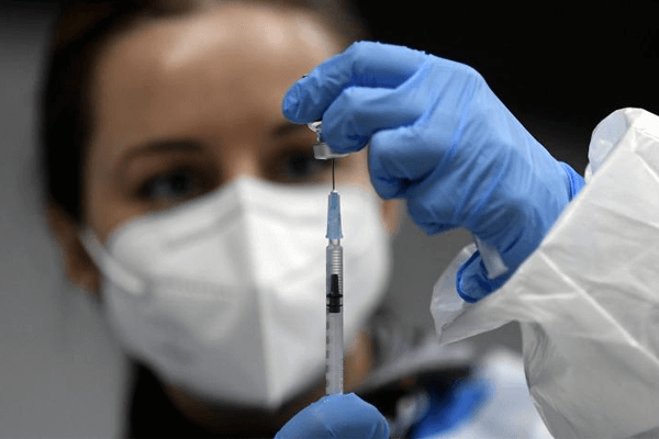 ‘El secretismo que rodea adquisición de las vacunas no ha sido bueno’
