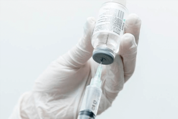 Alertan por falso anuncio en internet sobre venta de vacuna COVID-19