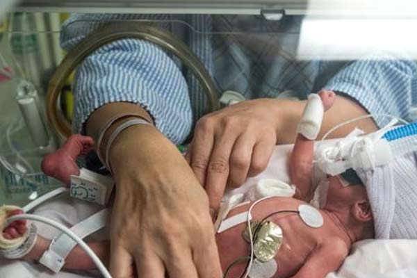 La voz materna reduce el dolor en los bebés prematuros