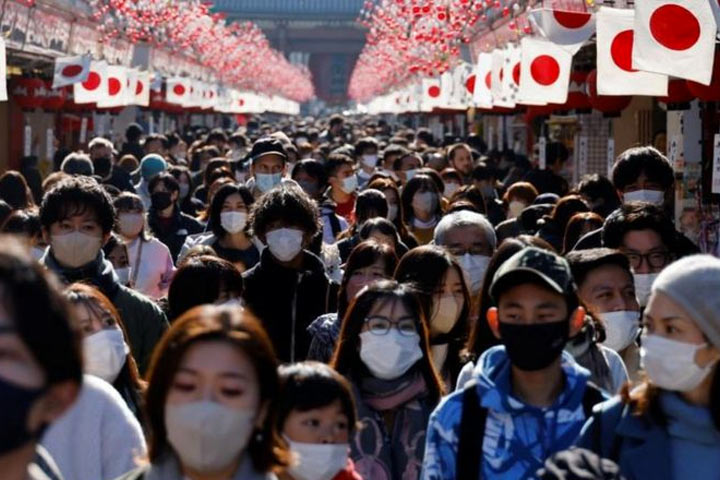 Por qué Japón tiene ahora su mayor cantidad de muertes por covid tras 2 años con la pandemia bajo control